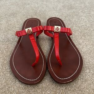Tory Burch Poppy Red Leighanne Flat Thong Patent Saffiano Size 7 Sandals